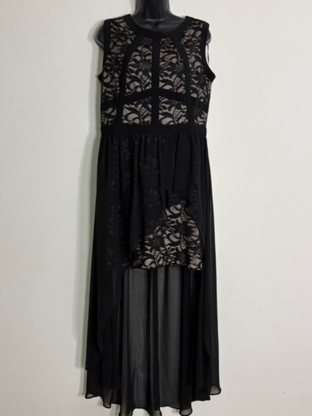 Night Way Collections Black and Nude High-Low Gown - Size: 14 - NWOT